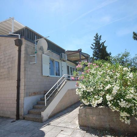 Apartment Blanka By El-Pi Tours Njivice Dış mekan fotoğraf