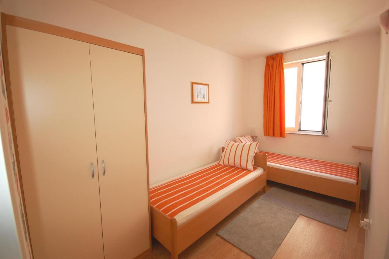 Apartment Blanka By El-Pi Tours Njivice Dış mekan fotoğraf