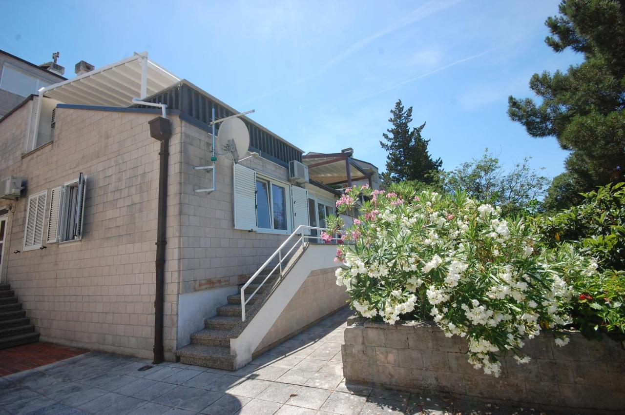 Apartment Blanka By El-Pi Tours Njivice Dış mekan fotoğraf