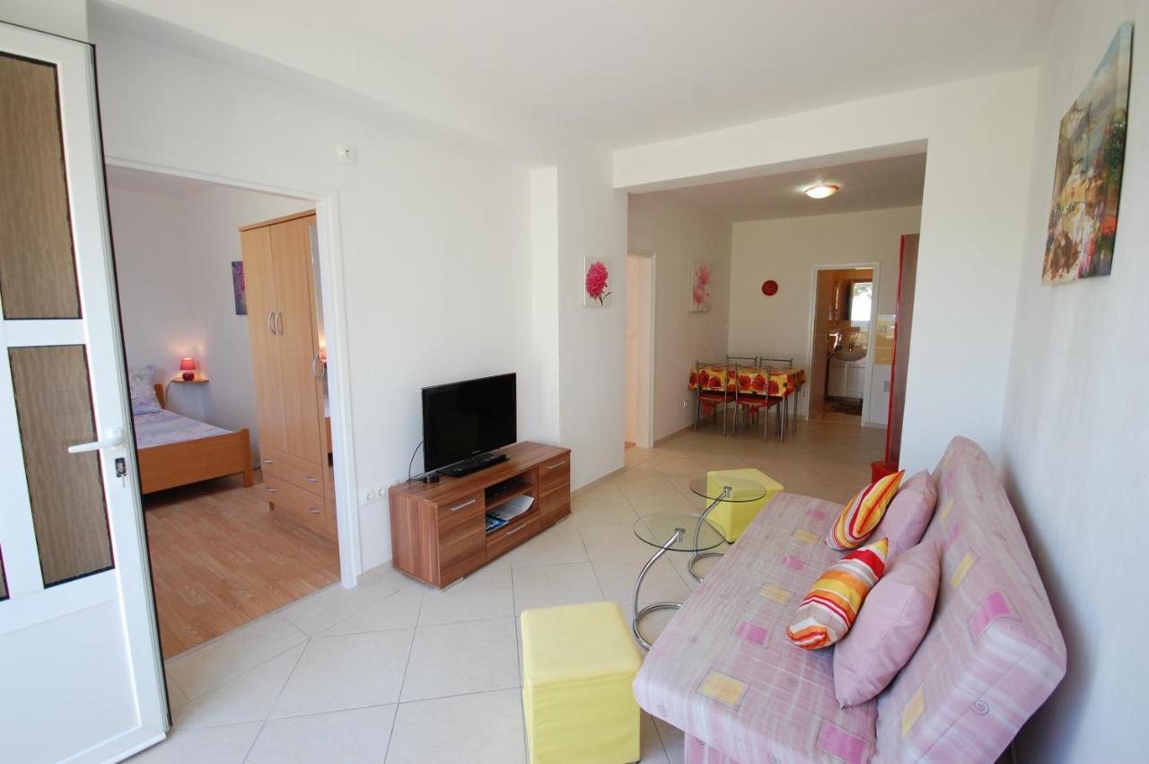 Apartment Blanka By El-Pi Tours Njivice Dış mekan fotoğraf
