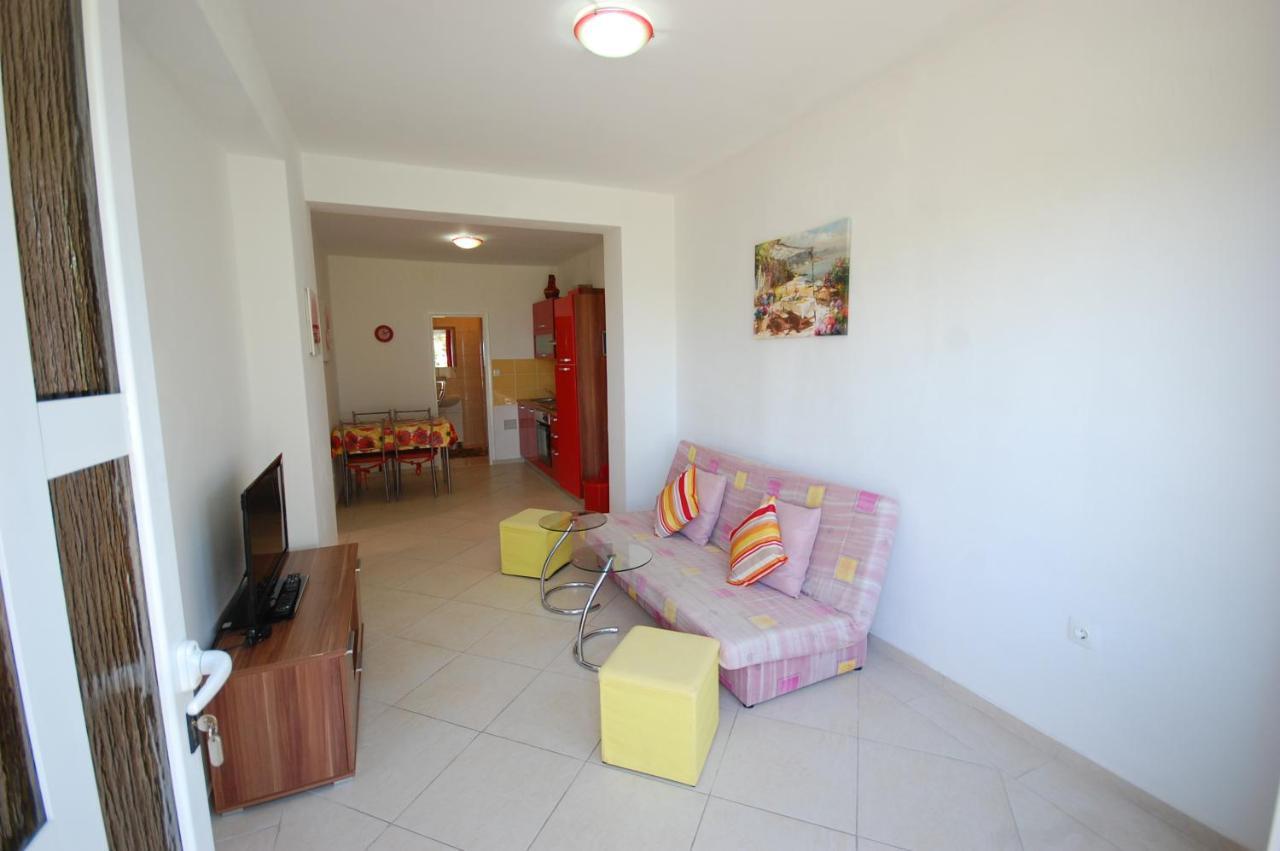 Apartment Blanka By El-Pi Tours Njivice Dış mekan fotoğraf