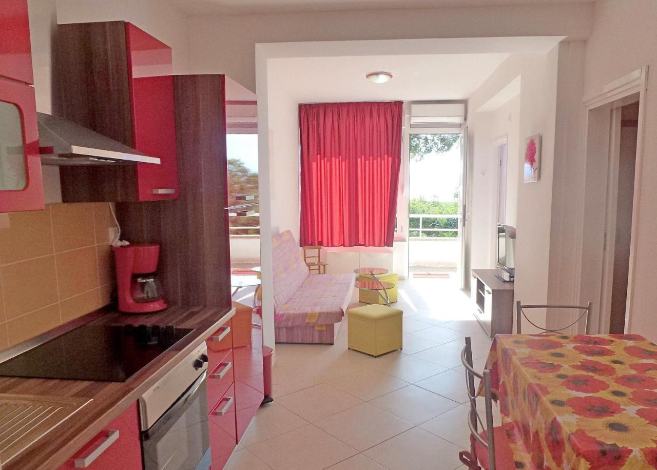 Apartment Blanka By El-Pi Tours Njivice Dış mekan fotoğraf